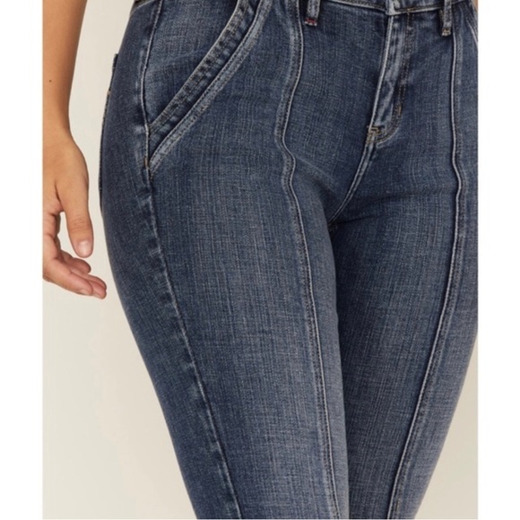 Idyllwind | Flare Jeans with Seam Detail on Front Leg - Picture 4 of 12